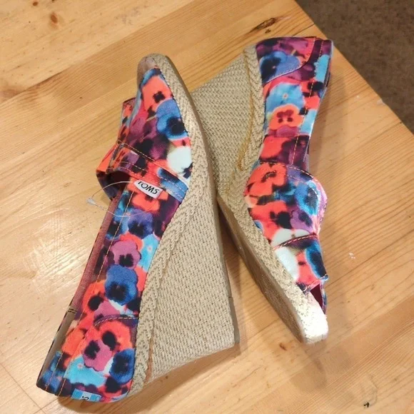 Step into Summer with Toms Oahu Espadrille: Perfect Blend of Style and Comfort - Picture 10 of 15